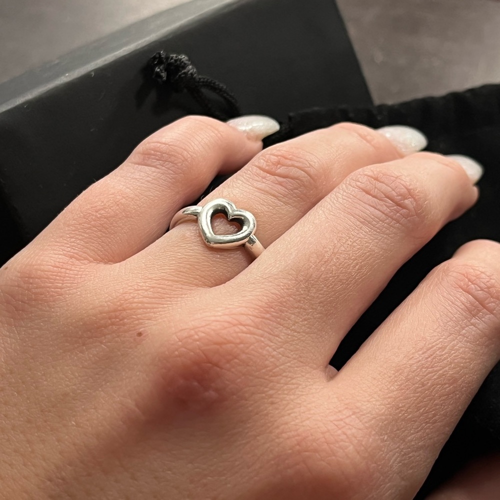 James Avery RETIRED open heart ring size 6